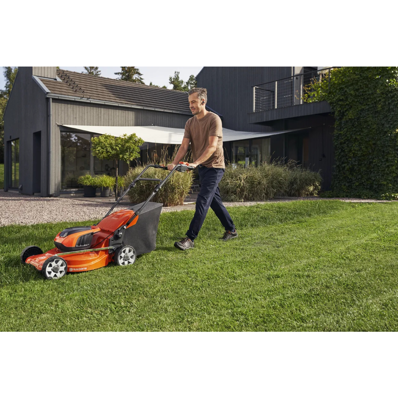Husqvarna AkkuRasenmäher LC 142iS Set inkl. Akku und Ladegerät